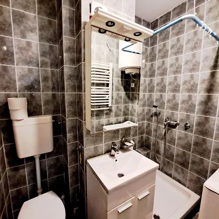 New Dorcol Ginger Apartment
