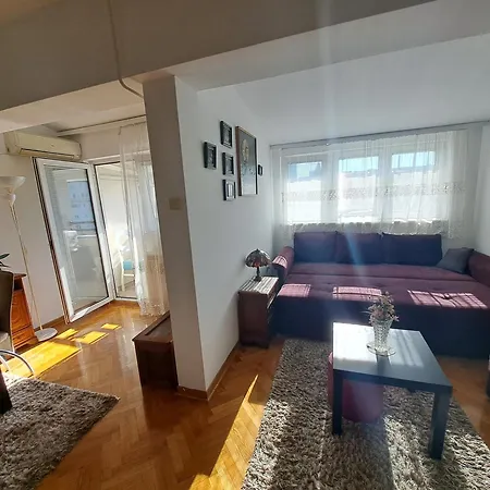 New Dorcol Ginger Apartment